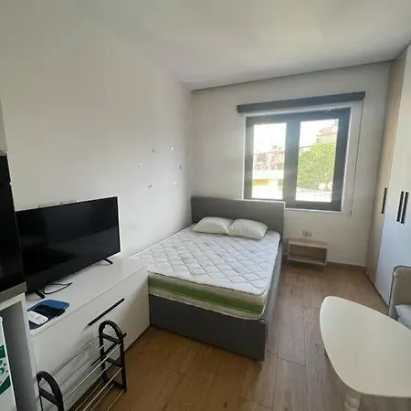 Central Studio Τίρανα